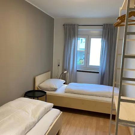 Eg Klimatisiert Mit 3 Schlafzimmer In Ruhiger Gegend *