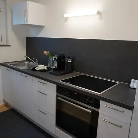 Eg Klimatisiert Mit 3 Schlafzimmer In Ruhiger Gegend Apartman *