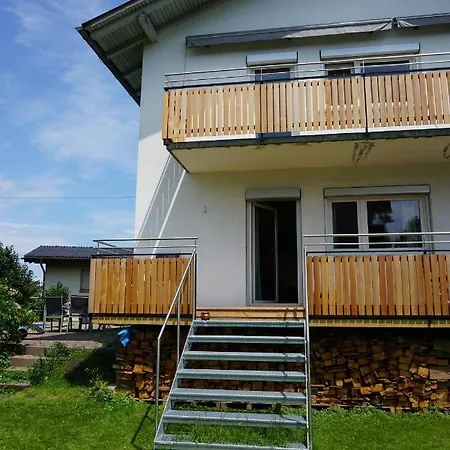 Erdgeschoss Mit 3 Schlafzimmer In Ruhiger Gegend Apartmán *